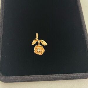 14K Yellow Gold Rose Flower Charm Pendant w/ Diamond Chip – 0.95g – Pre-Owned